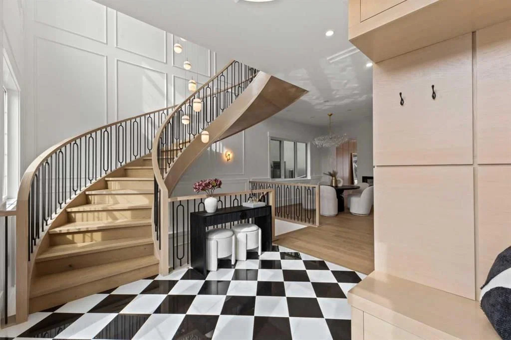 1910 Broadview Road NW, Calgary — photo 4 of 50
