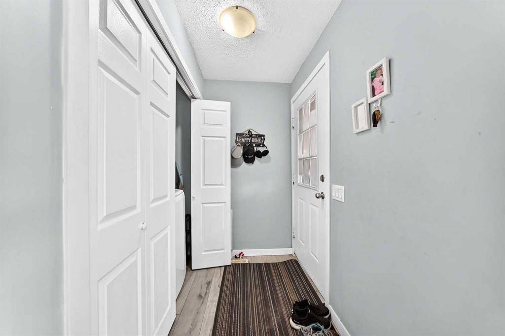 40 FALDALE Close NE, Calgary — photo 2 of 29