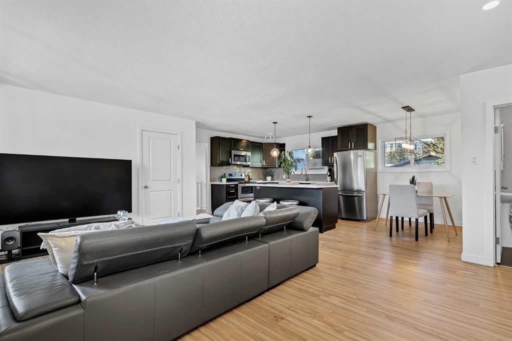 8007 36 Avenue NW, Calgary — photo 2 of 49
