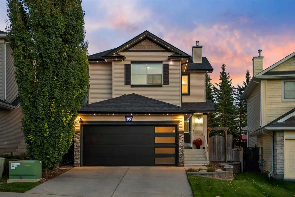 95 Royal Birch Circle NW, Calgary — main listing photo