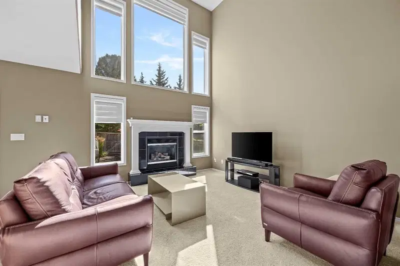 95 Royal Birch Circle NW, Calgary — photo 5 of 48