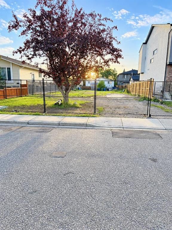 4647 79 Street NW, Calgary — photo 2 of 4