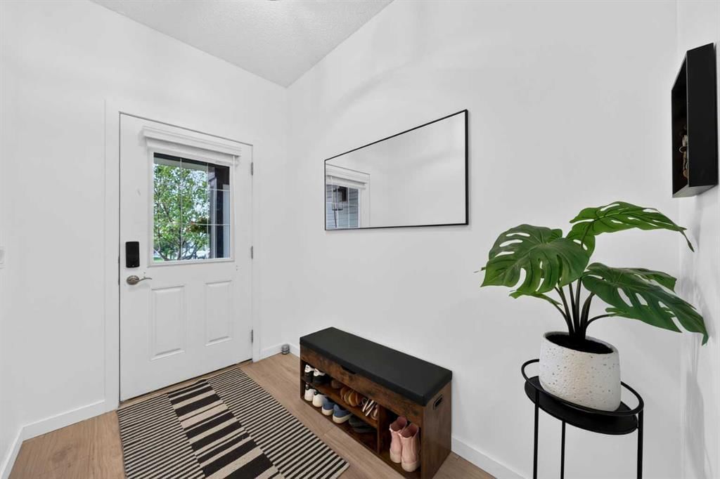 52 Evansborough Way NW, Calgary — photo 4 of 48