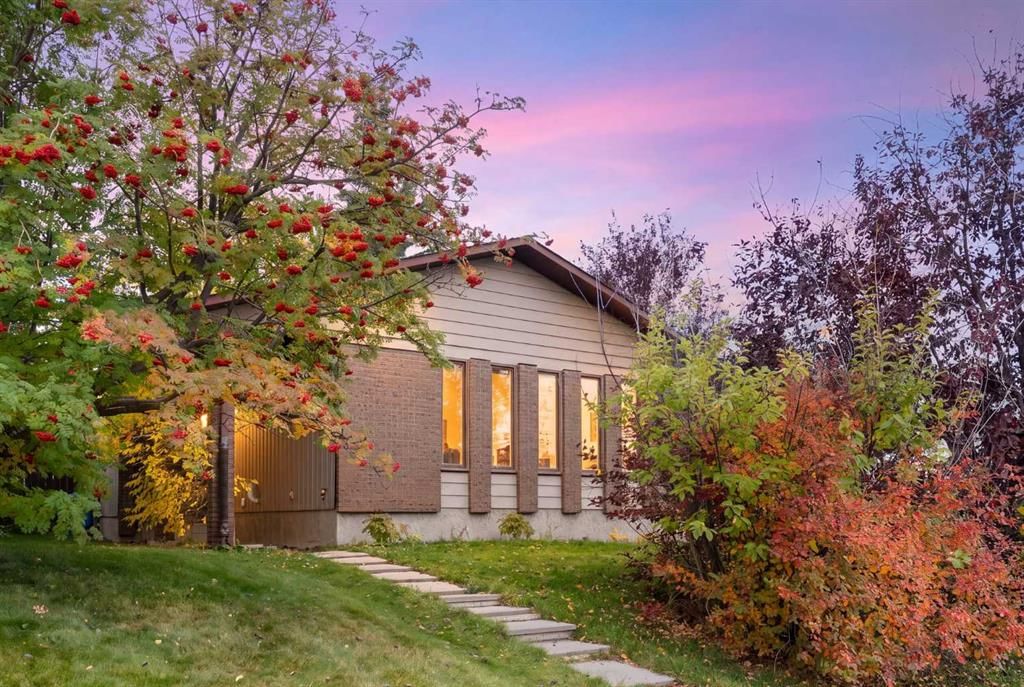 107 Bermuda Close NW, Calgary — main listing photo
