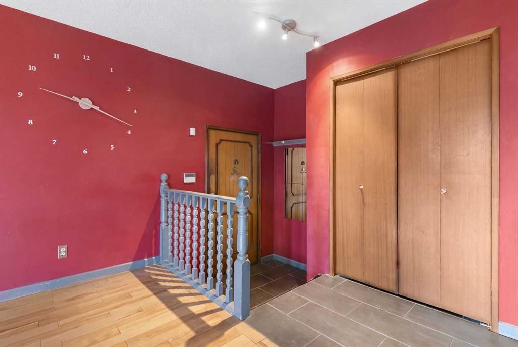 107 Bermuda Close NW, Calgary — photo 3 of 43