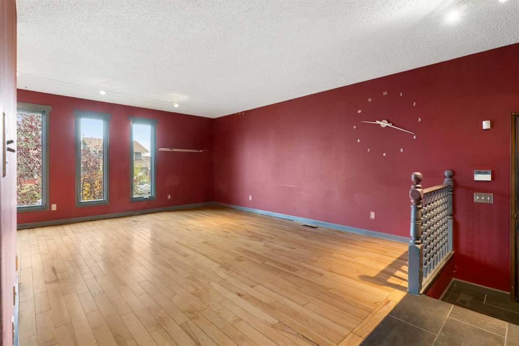 107 Bermuda Close NW, Calgary — photo 4 of 43