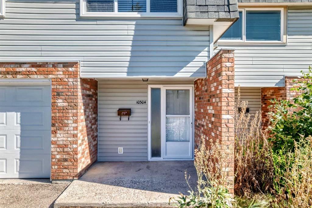 10304 Braeside Drive SW, Calgary — photo 2 of 37