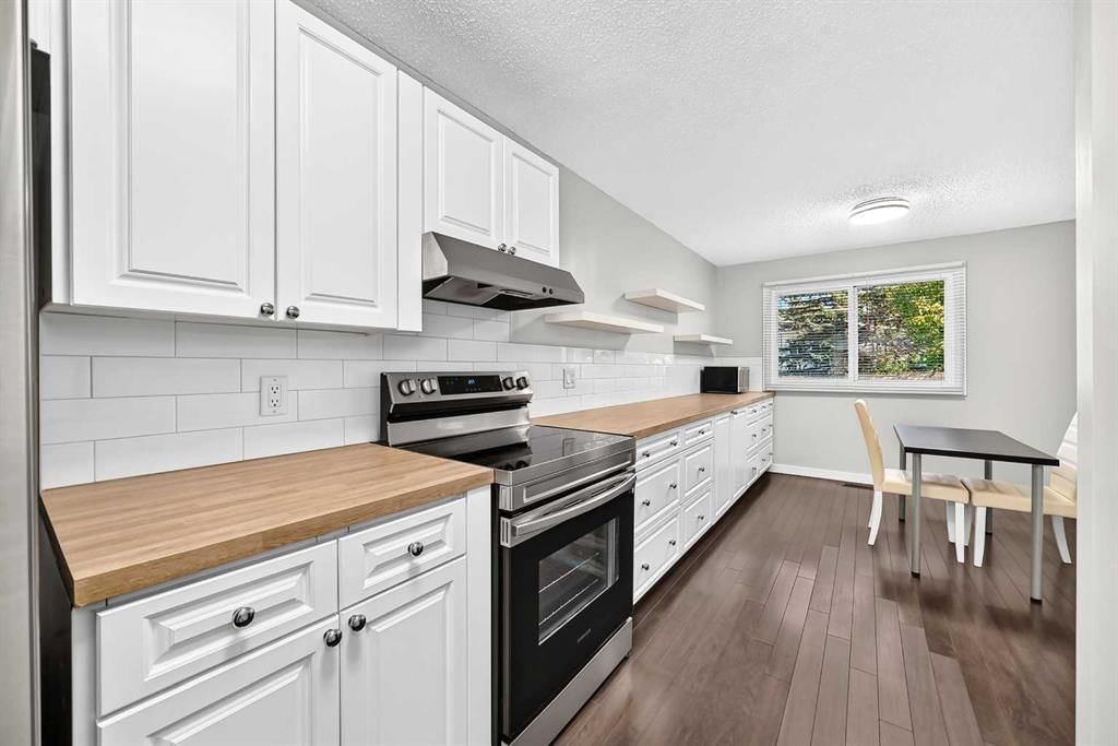 10304 Braeside Drive SW, Calgary — photo 5 of 37