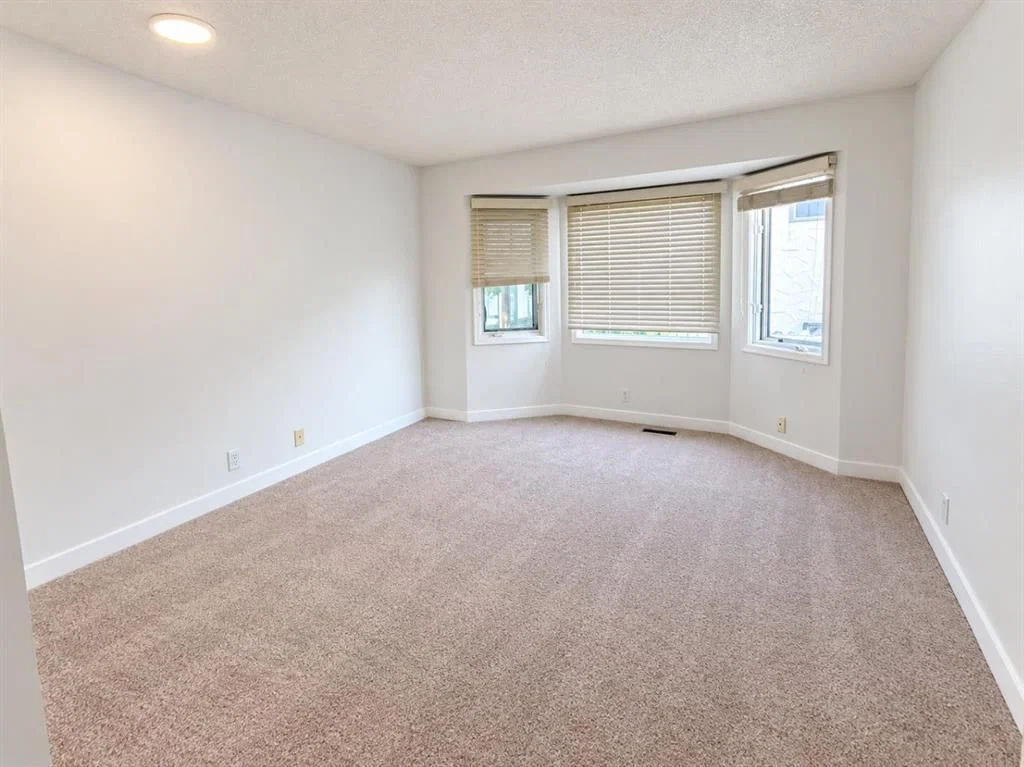 5230 Whitestone Road NE, Calgary — photo 5 of 16