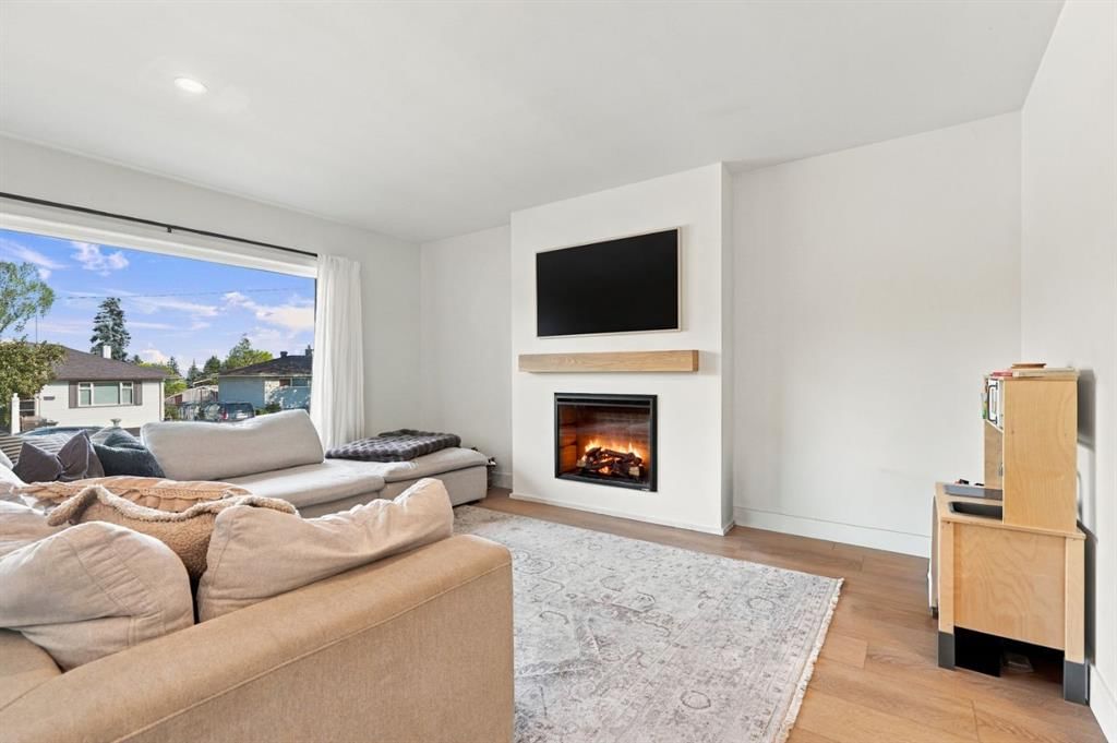 6031 Thornbank Drive NW, Calgary — photo 2 of 48