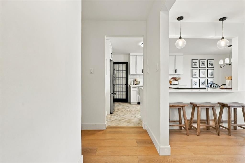 6031 Thornbank Drive NW, Calgary — photo 4 of 48