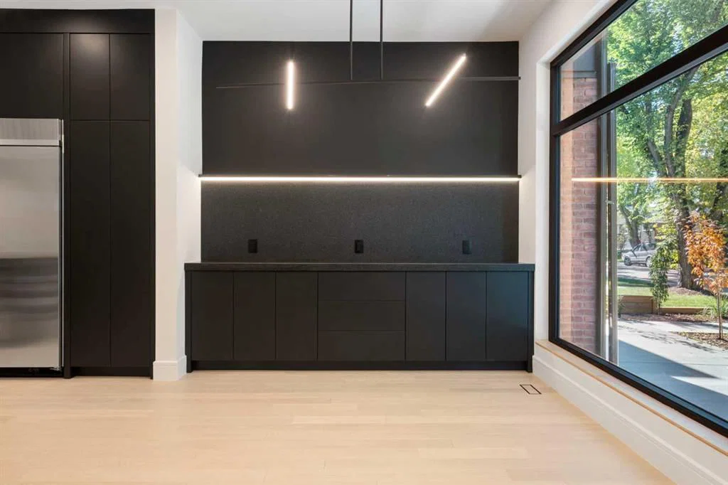 3322 42 Street SW, Calgary — photo 5 of 50