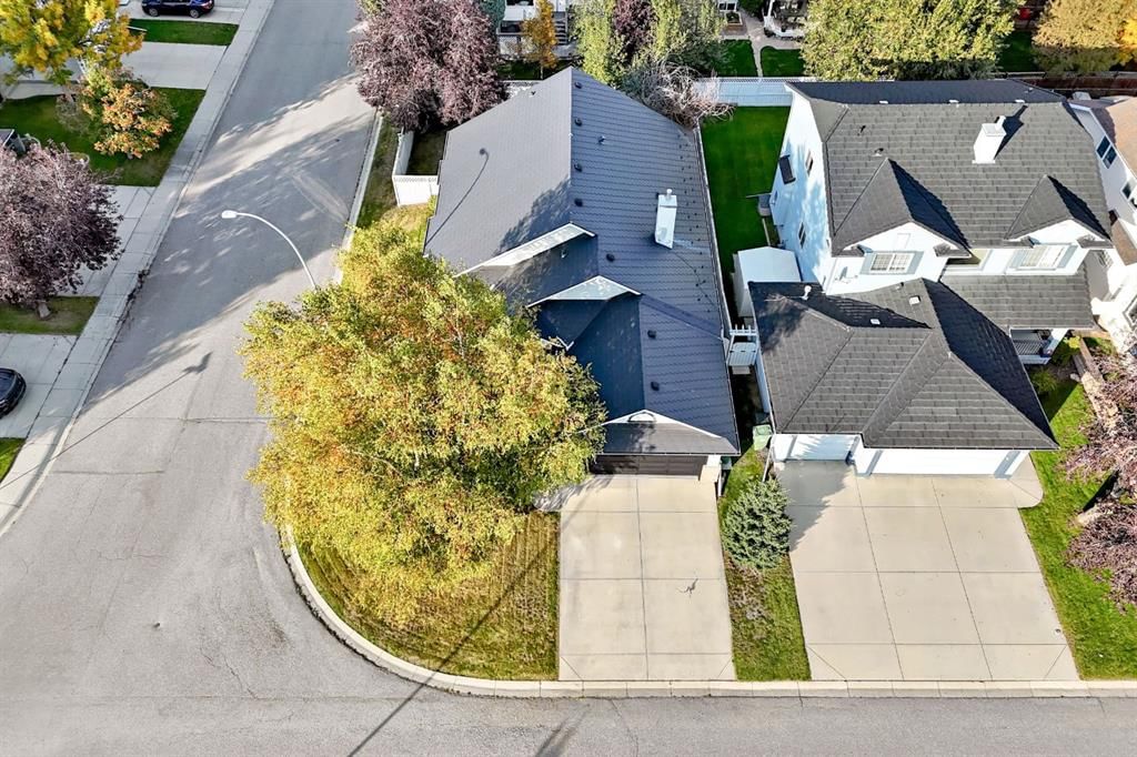 28 Douglasview Rise SE, Calgary — photo 3 of 50