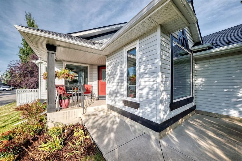 28 Douglasview Rise SE, Calgary — photo 4 of 50