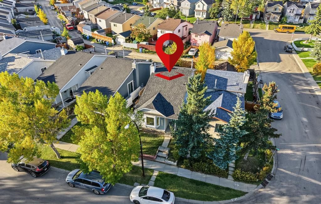 310 Castleridge Drive NE, Calgary — photo 3 of 34