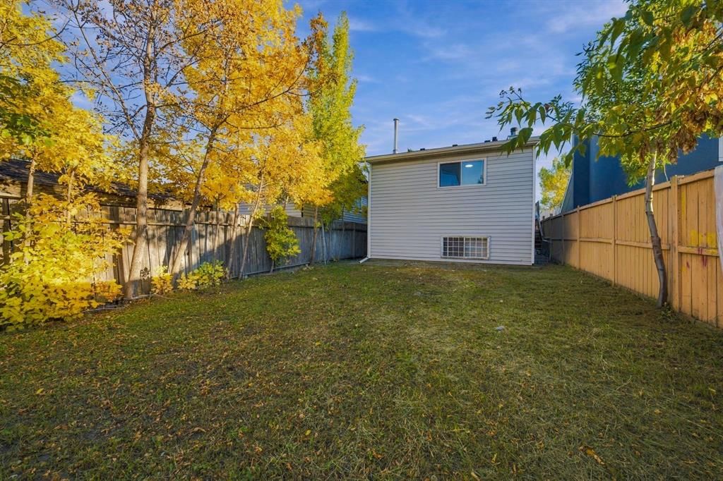 310 Castleridge Drive NE, Calgary — photo 5 of 34