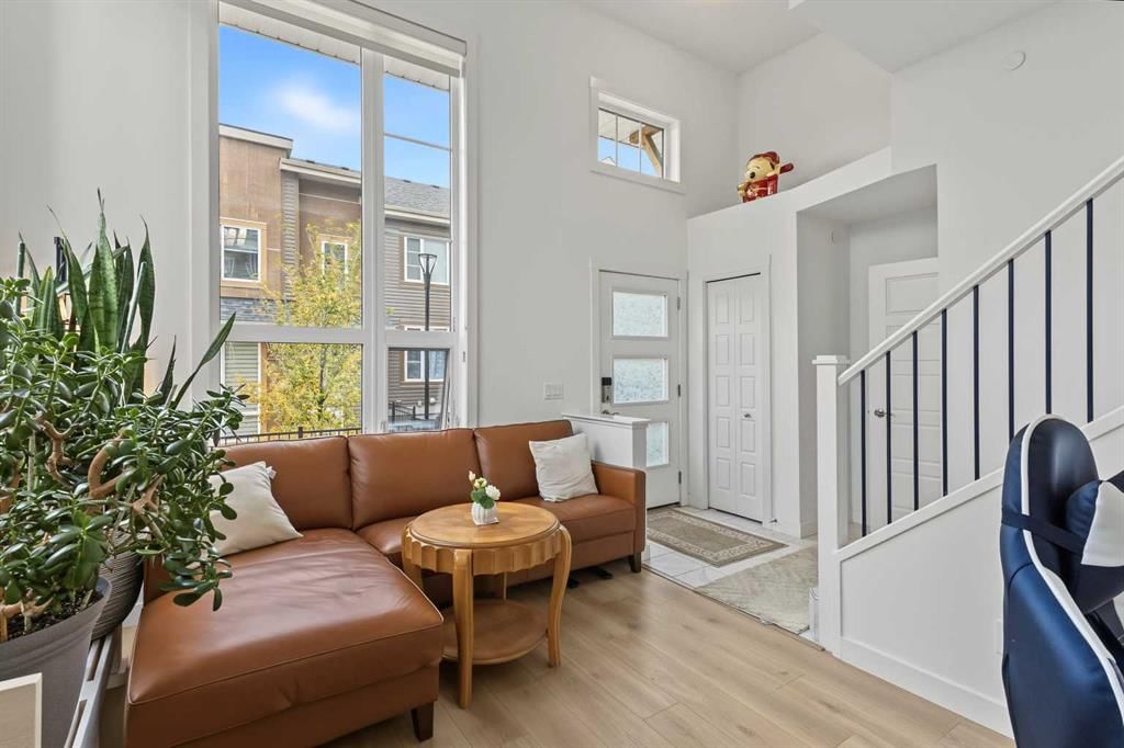 244 Livingston Common NE, Calgary — photo 3 of 44