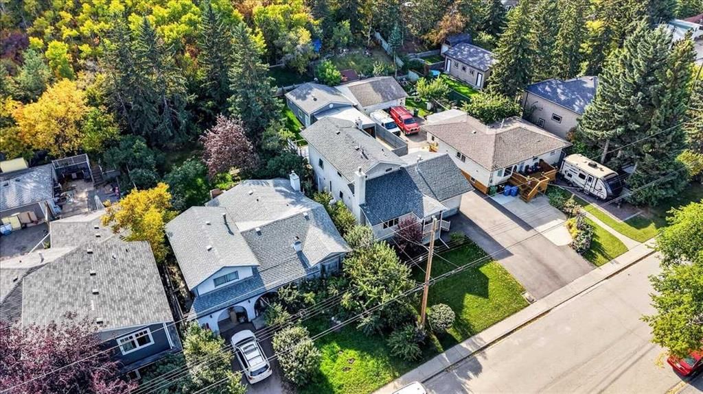 8331 33 Avenue NW, Calgary — photo 3 of 50