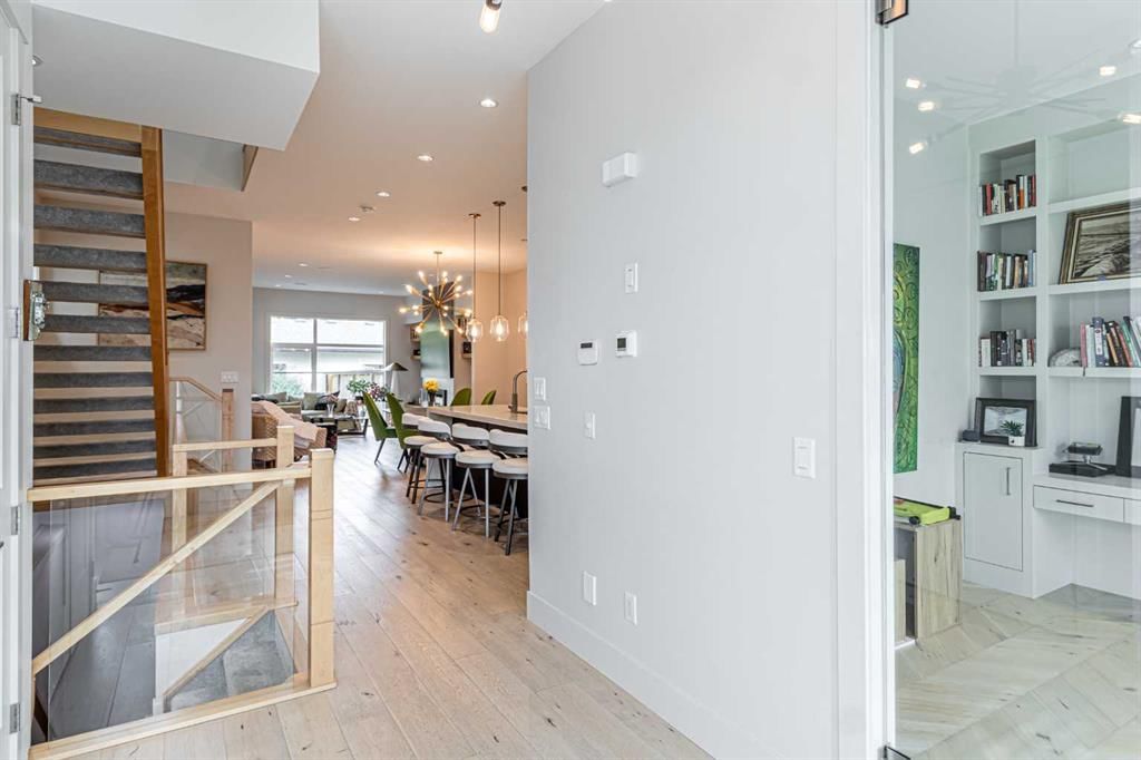 1912 23 Avenue NW, Calgary — photo 4 of 34