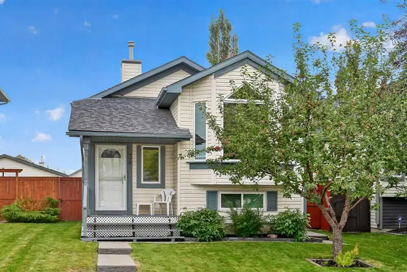 34 Mt Aberdeen Link SE, Calgary — main listing photo