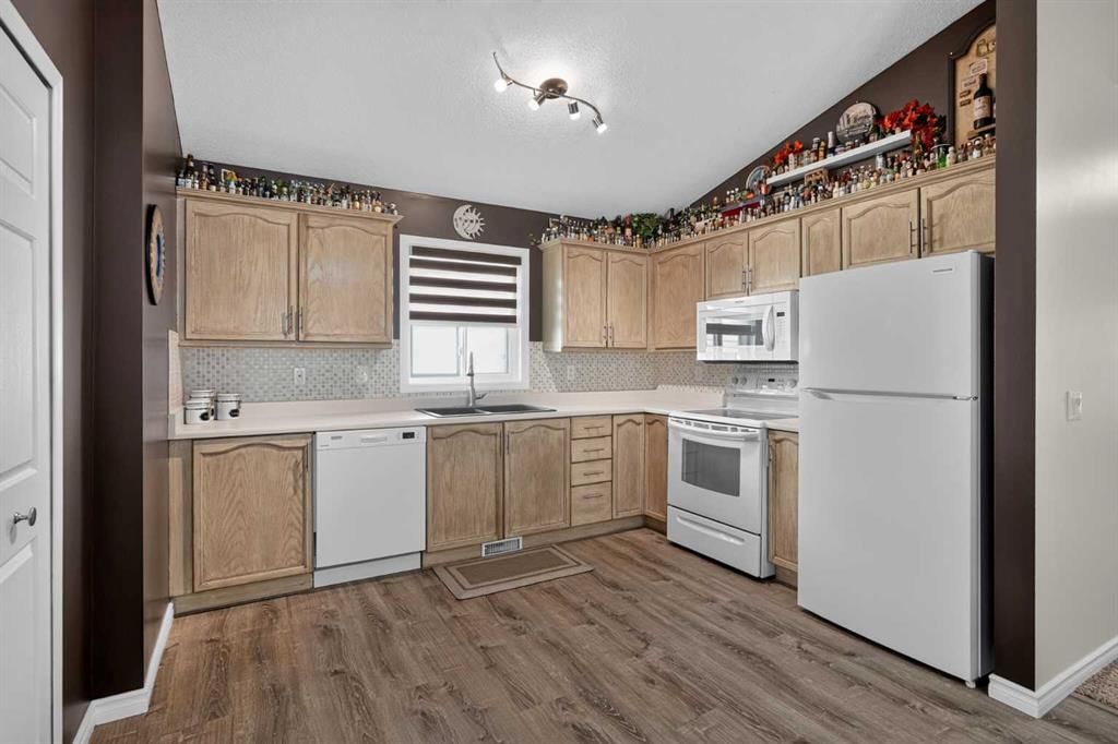 34 Mt Aberdeen Link SE, Calgary — photo 2 of 25