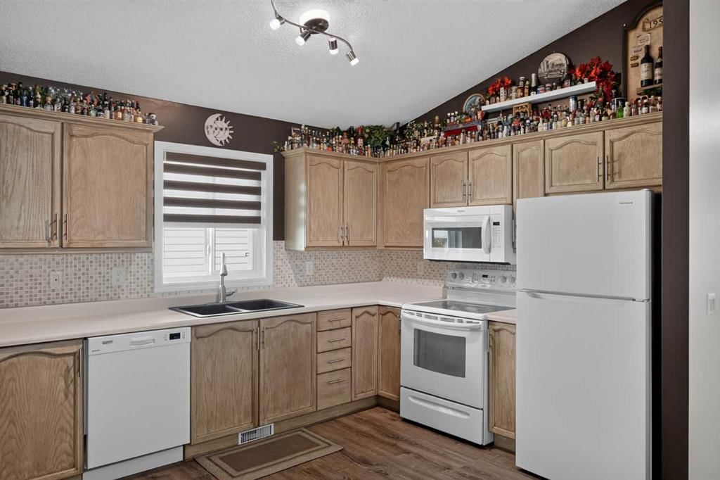 34 Mt Aberdeen Link SE, Calgary — photo 3 of 25