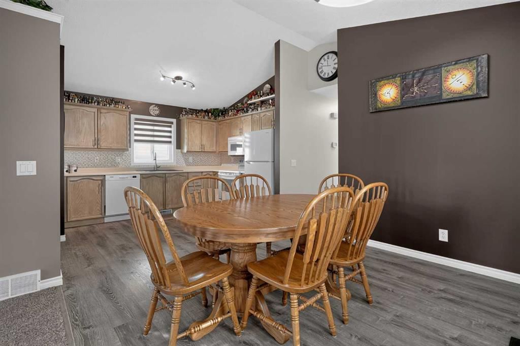 34 Mt Aberdeen Link SE, Calgary — photo 4 of 25