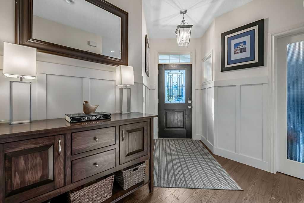 21 Ascot Crescent SW, Calgary — photo 3 of 49