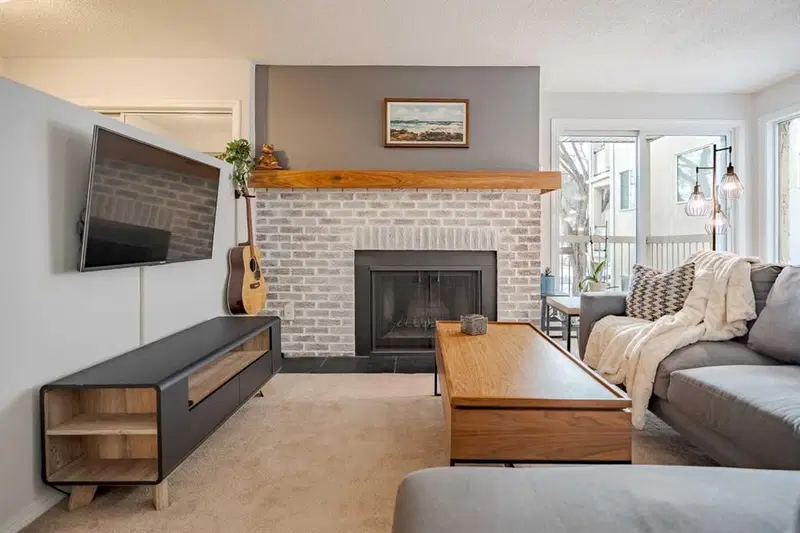 7, 3402 Parkdale Boulevard NW, Calgary — photo 3 of 29