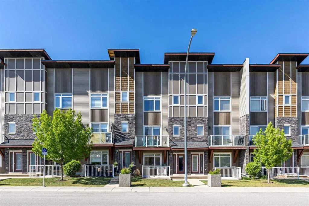 11 Skyview Point Heath NE, Calgary — main listing photo