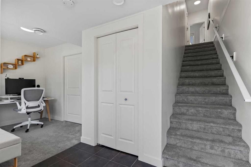 11 Skyview Point Heath NE, Calgary — photo 3 of 40