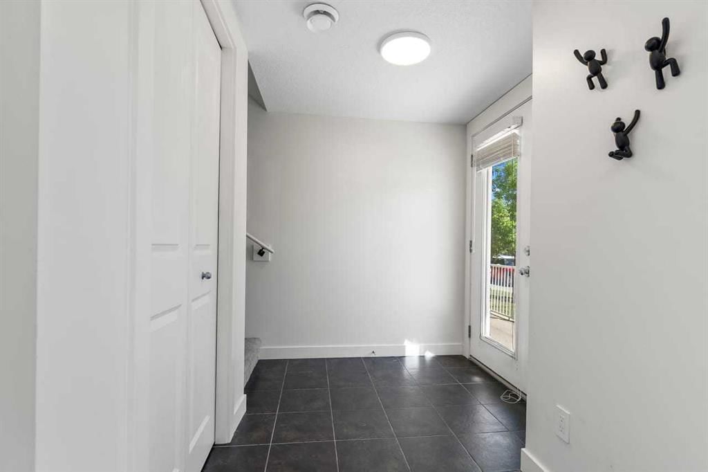11 Skyview Point Heath NE, Calgary — photo 4 of 40
