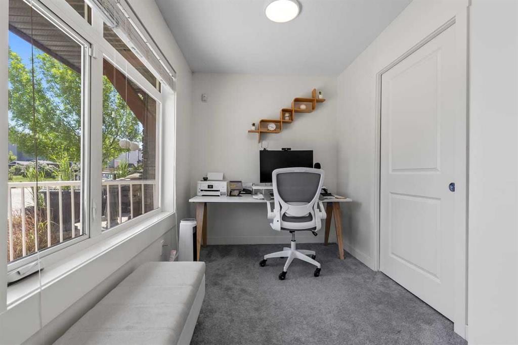 11 Skyview Point Heath NE, Calgary — photo 5 of 40