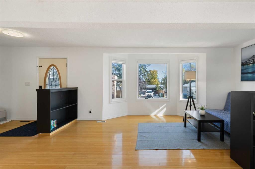 6907 6 Street SW, Calgary — photo 3 of 43