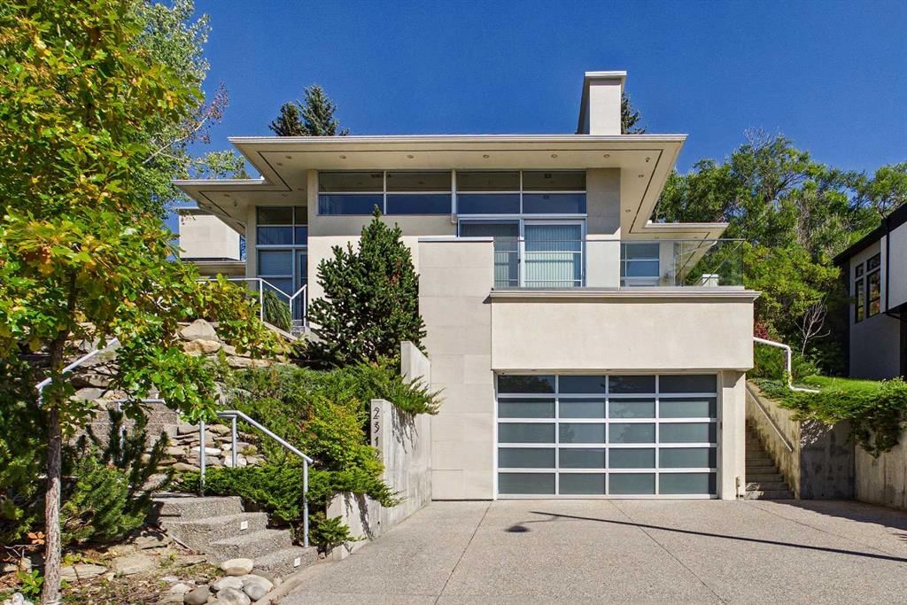 2312 Juniper Road NW, Calgary — photo 2 of 47