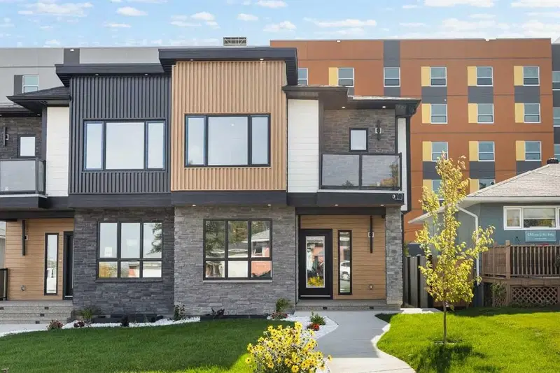 119 42 Avenue NE, Calgary — main listing photo