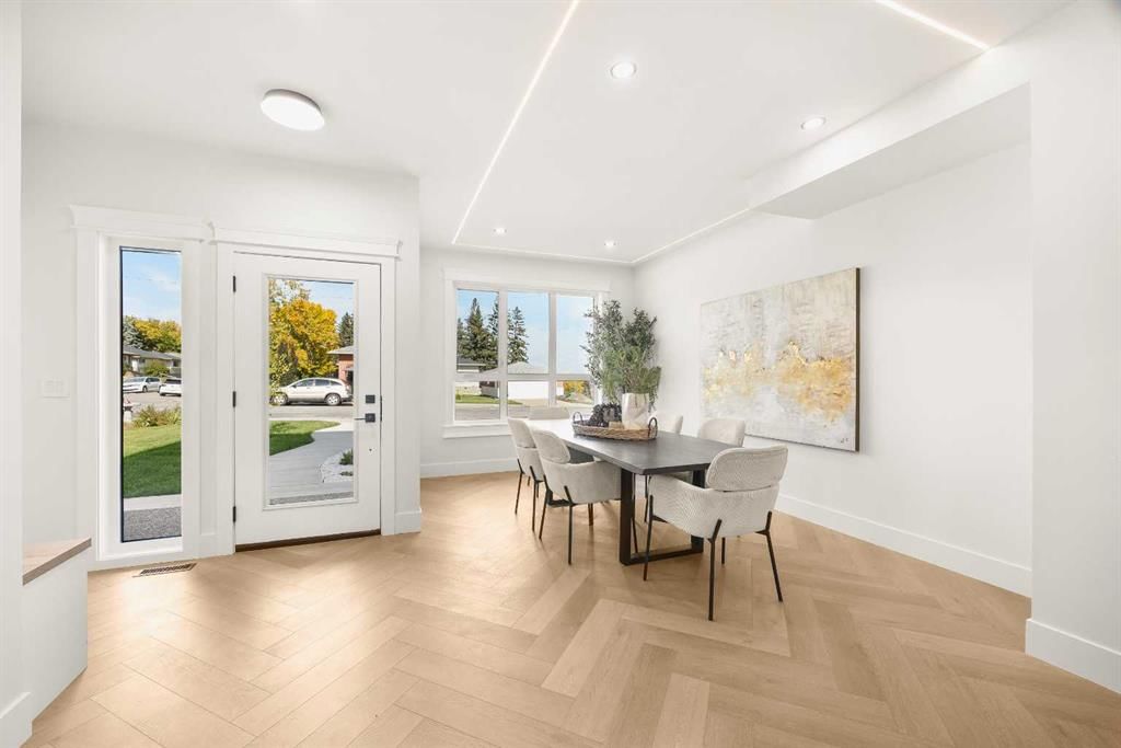 119 42 Avenue NE, Calgary — photo 4 of 49