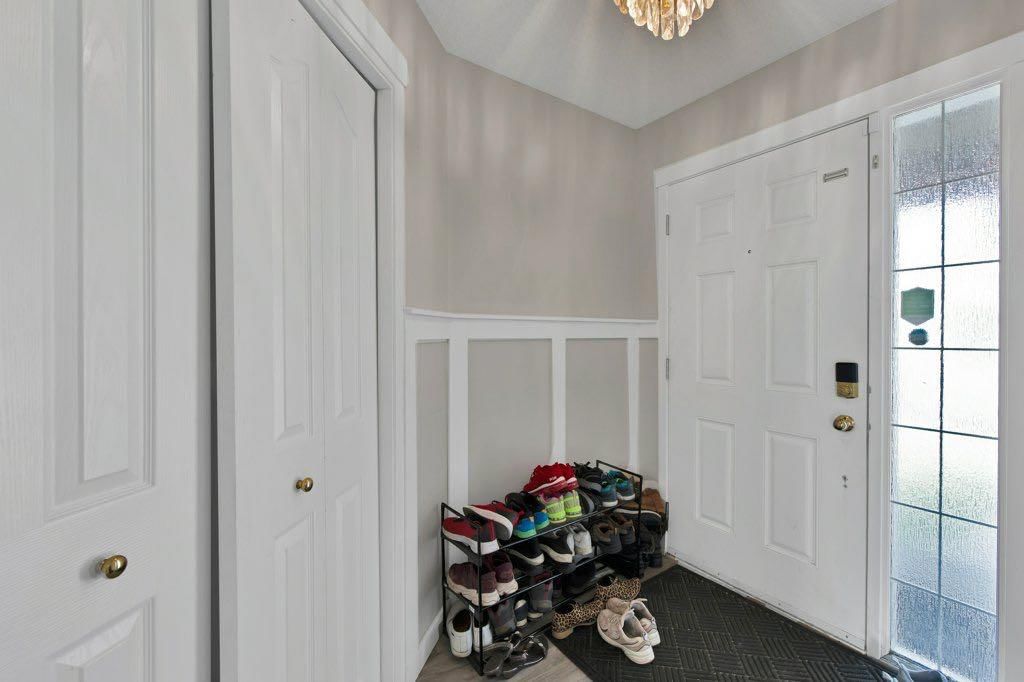 33 Skyview springs Road NE, Calgary — photo 4 of 31