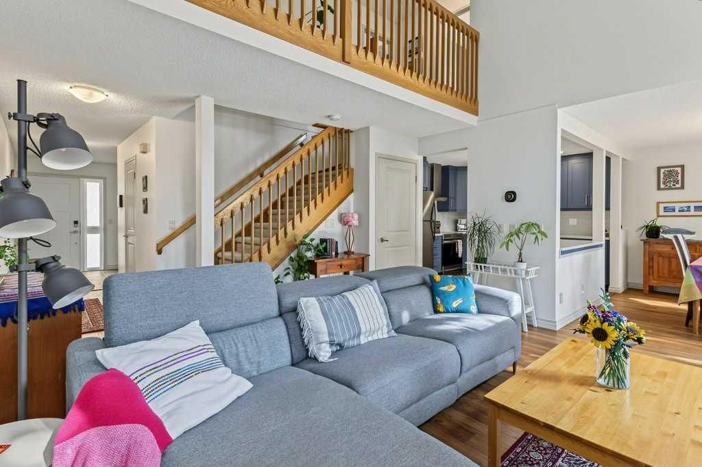 205 Edgedale Gardens NW, Calgary — photo 4 of 38
