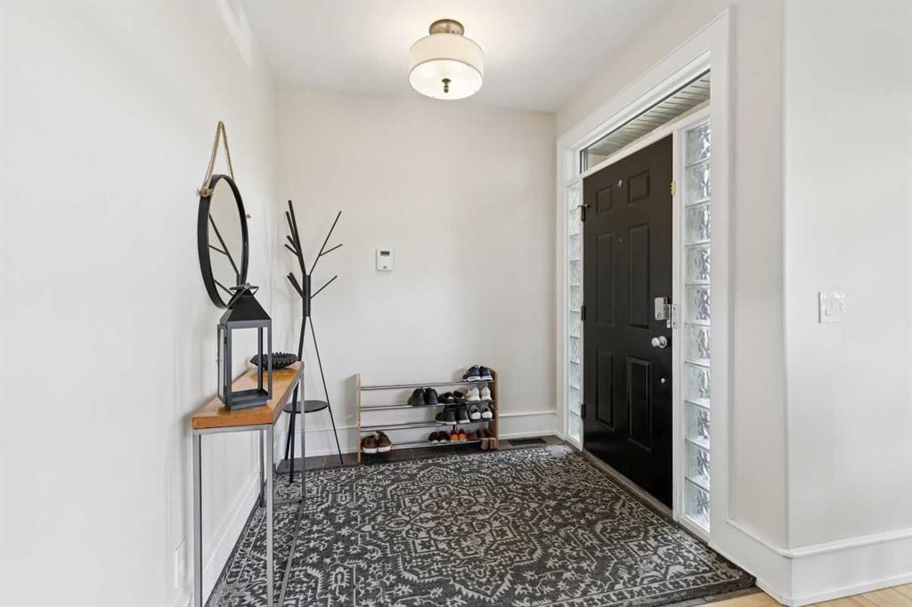 1917 27 Avenue SW, Calgary — photo 2 of 49