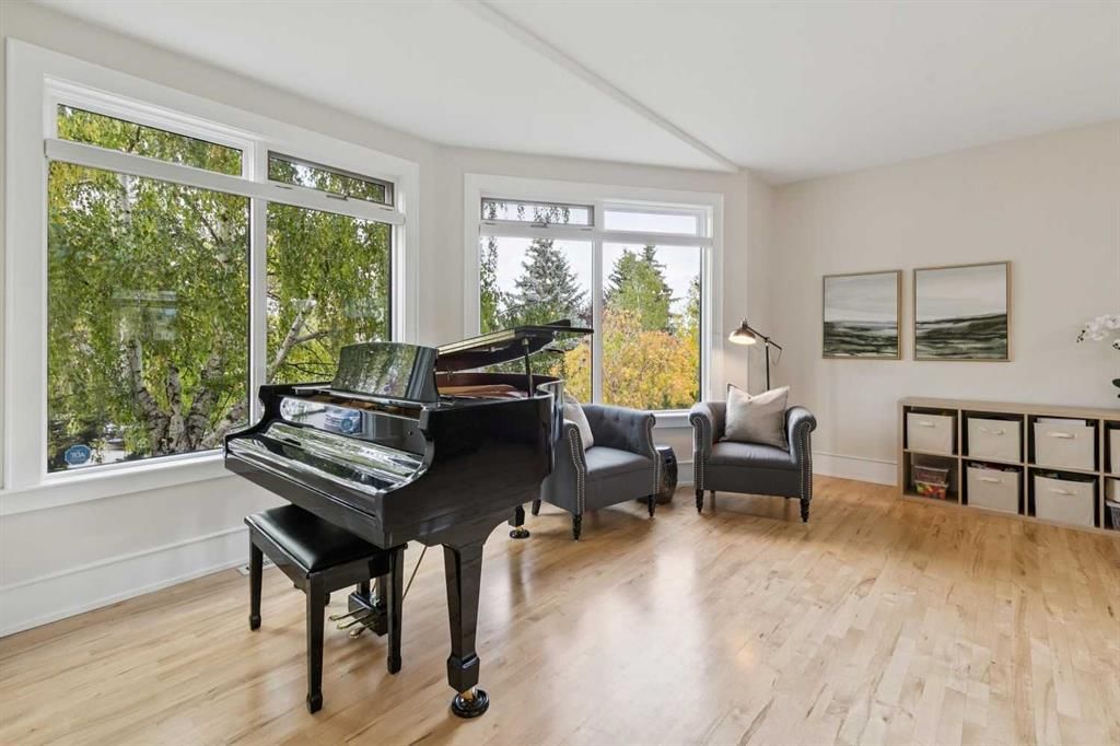 1917 27 Avenue SW, Calgary — photo 3 of 49