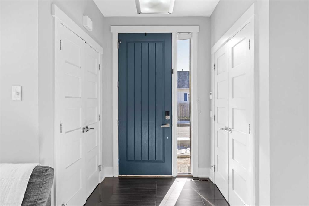2750 26 Avenue SW, Calgary — photo 4 of 50
