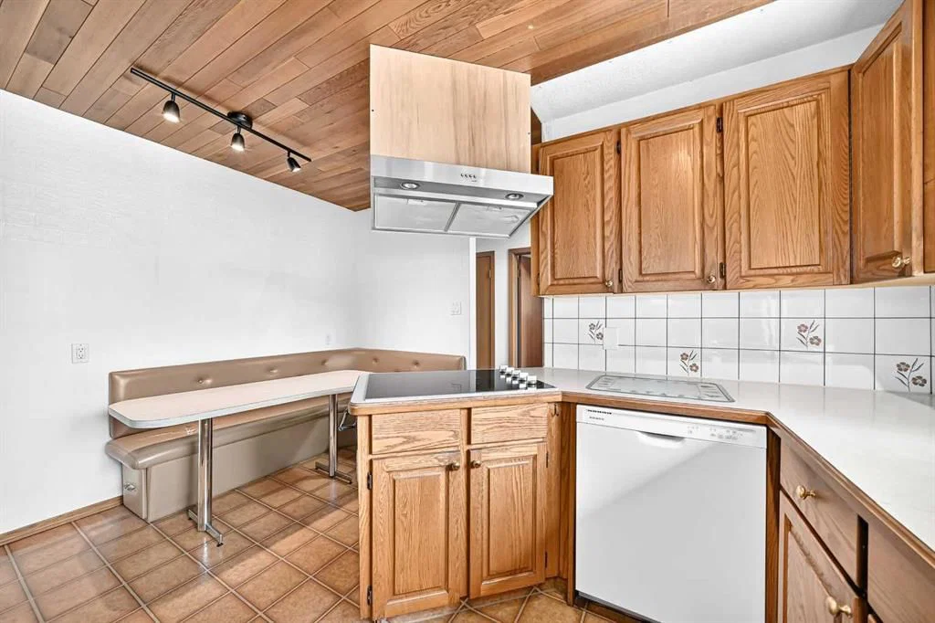 5712 Lakeview Drive SW, Calgary — photo 5 of 50