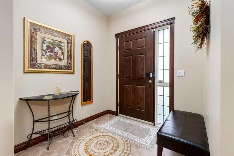 43 Cougar Plateau Circle SW, Calgary — photo 2 of 50