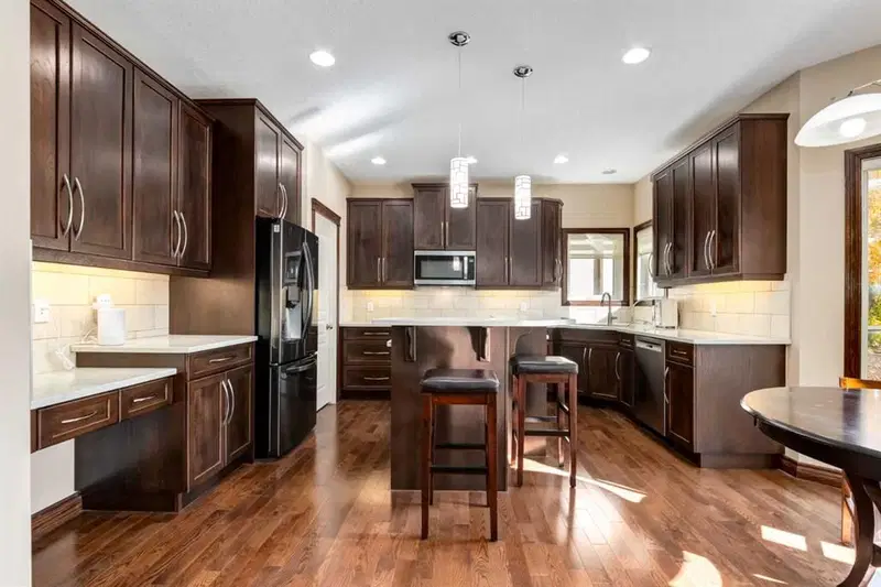 43 Cougar Plateau Circle SW, Calgary — photo 3 of 50