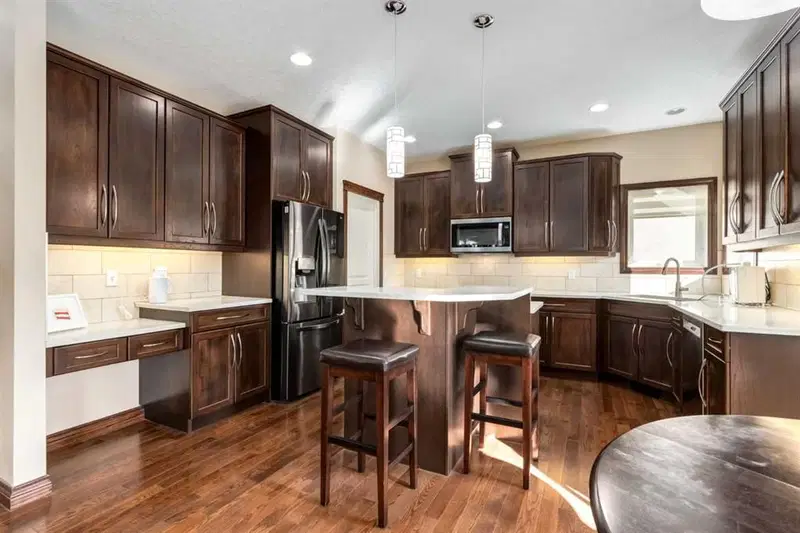 43 Cougar Plateau Circle SW, Calgary — photo 4 of 50