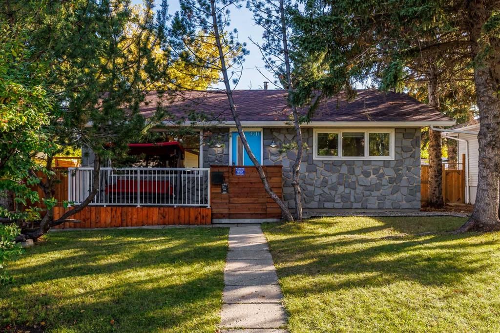 4711 26 Avenue SW, Calgary — photo 3 of 48