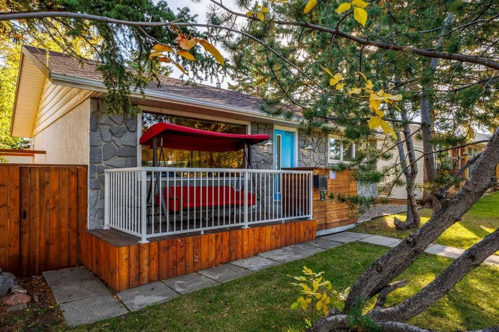 4711 26 Avenue SW, Calgary — photo 4 of 48