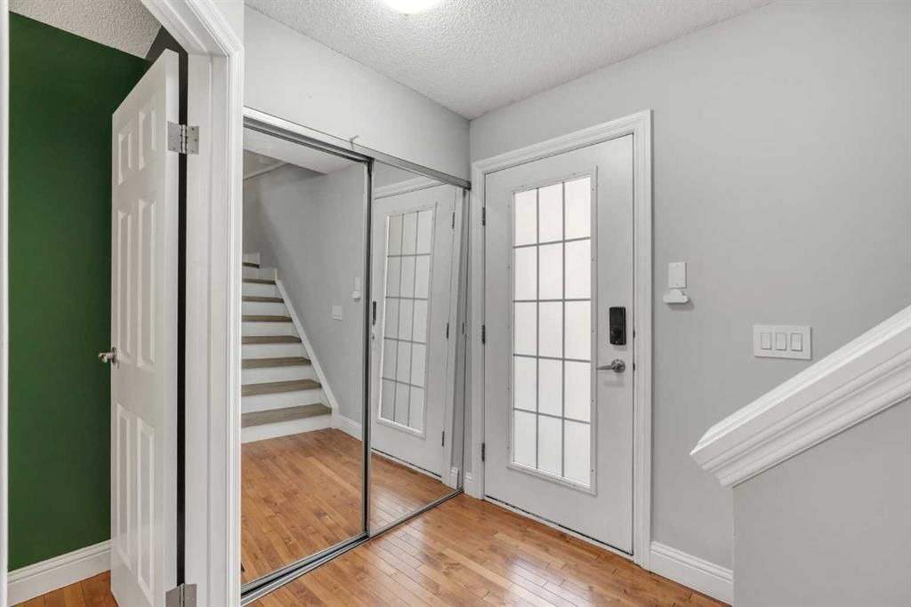 1205 Signal Hill Green SW, Calgary — photo 2 of 40