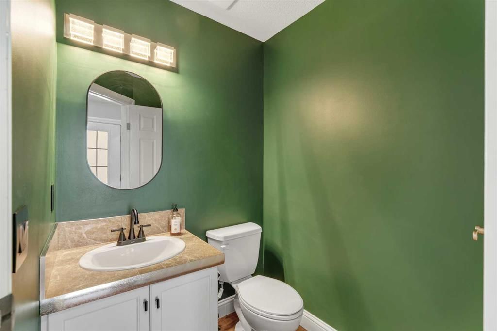 1205 Signal Hill Green SW, Calgary — photo 4 of 40